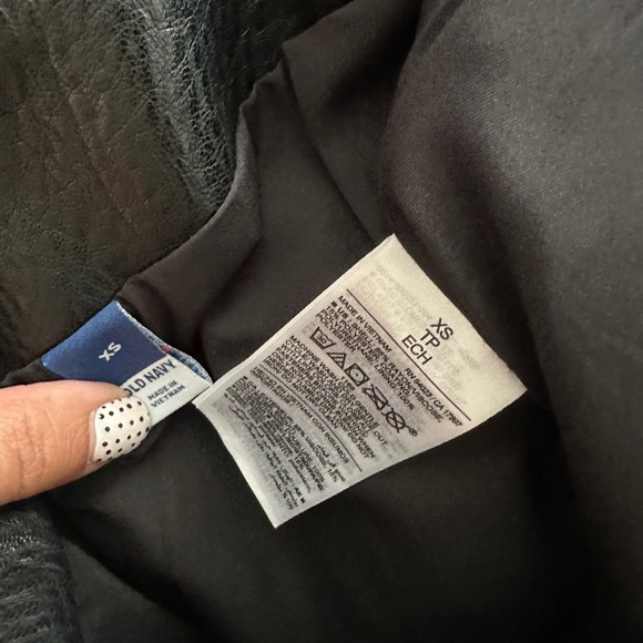 Old Navy Black Faux Leather Mini Skirt SZ XS - Picture 5 of 5